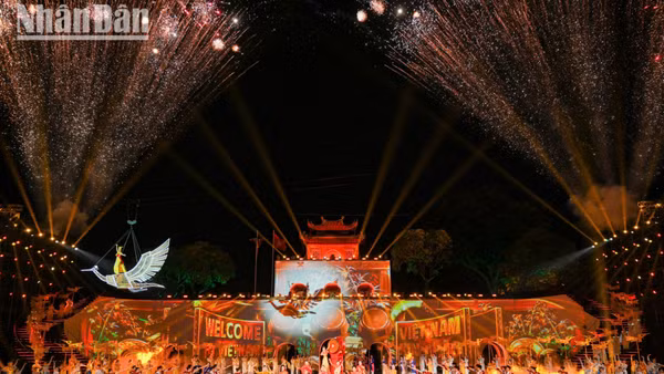 [Ành] Rực rỡ đêm khai mạc “Lễ hội Văn hóa thế giới tại Hà Nội lần thứ hai 2026”