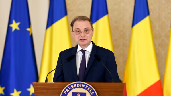 Ngài Luca Niculescu được bầu làm Thủ tướng Romania. (Ảnh: THX/TTXVN phát)