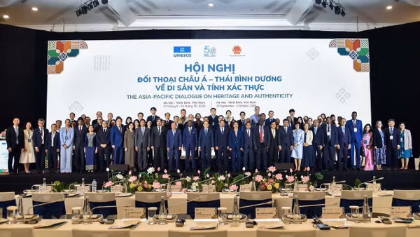 Các đại biểu bày tỏ ấn tượng về sự phát triển năng động của Việt Nam cũng như tầm nhìn và sự lãnh đạo sáng suốt thông qua những chiến lược và chính sách lớn của Việt Nam trong thời gian vừa qua. (Ảnh: Bộ Ngoại giao)