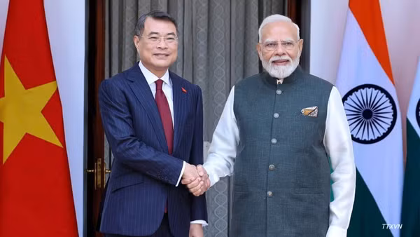 Thủ tướng Lê Minh Hưng gặp Thủ tướng Ấn Độ Narendra Modi. (Ảnh: TTXVN)
