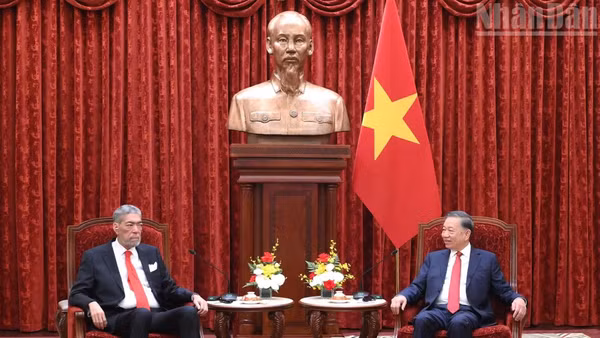 Tổng Bí thư, Chủ tịch nước Tô Lâm tiếp đồng chí Miguel Mejia, Tổng Bí thư Đảng Phong trào Cánh tả Thống nhất (MIU), Bộ trưởng Chính sách Hội nhập Khu vực của Cộng hòa Dominica. (Ảnh: ĐĂNG KHOA)