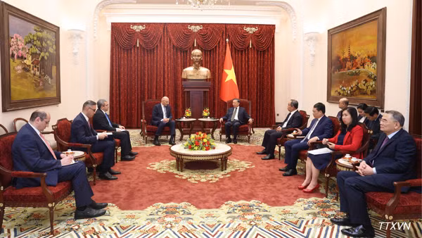 Tổng Bí thư, Chủ tịch nước Tô Lâm tiếp ông Elchin Amirbayov, Đặc phái viên của Tổng thống Azerbaijan. (Ảnh: TTXVN)