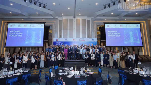 Diễn đàn quy tụ gần 200 đại biểu là đại diện cơ quan quản lý, học giả, cơ sở giáo dục và doanh nghiệp hai nước. (Ảnh: Bảo Ngân)
