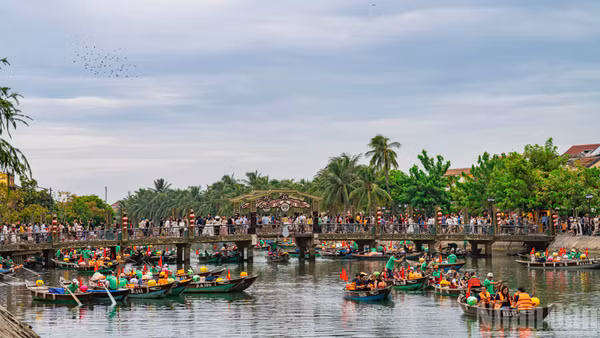 Phố cổ Hội An luôn là điểm đến thu hút đông đảo du khách trong nước và quốc tế. (Ảnh: PHAN HẢI TÙNG LÂM)