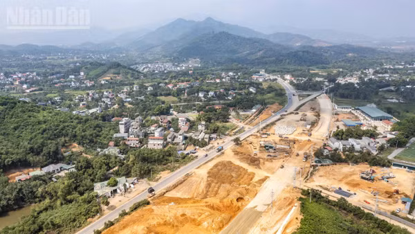 Điểm cuối của tuyến đường chuẩn bị nối ra cao tốc Hà Nội-Hòa Bình.