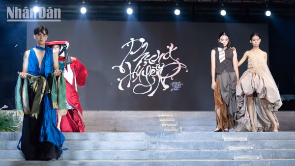 Toàn cảnh đêm diễn LaMode Fashion Show 2026 với chủ đề “Phụng Huyễn” tại Bảo tàng Hà Nội.