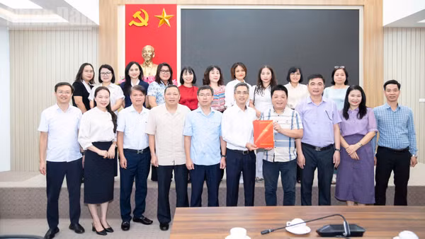 Với việc tiếp nhận Cổng thông tin điện tử Đảng Cộng sản Việt Nam, Báo Nhân Dân sẽ trở thành một trung tâm tích hợp dữ liệu, thông tin báo chí thống nhất, đa phương tiện và hiện đại của Đảng. (Ảnh: MINH DUY)
