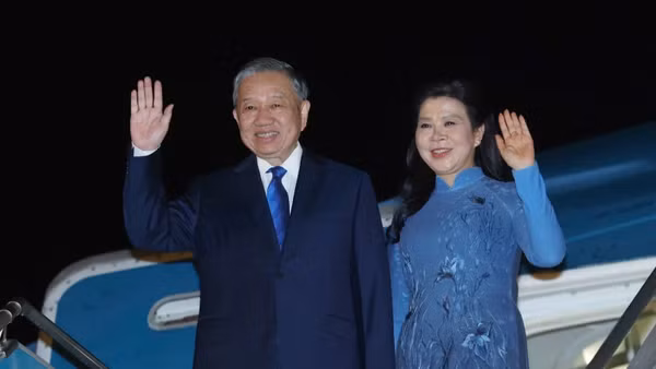 Tổng Bí thư, Chủ tịch nước Tô Lâm và Phu nhân Ngô Phương Ly rời Hà Nội, lên đường thăm Đan Mạch, EU và Bỉ. (Ảnh: TTXVN)