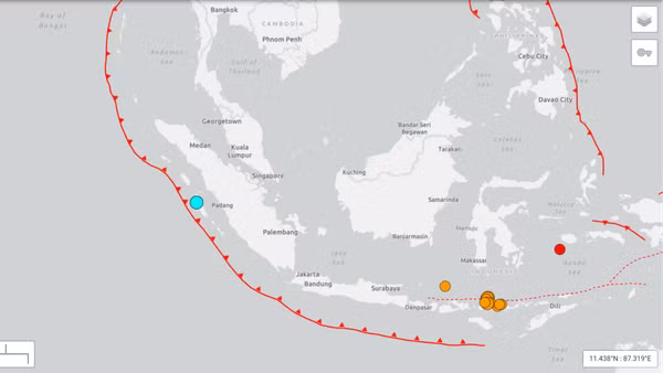 Một trận động đất với cường độ 5,6 đã xảy ngoài khơi của Indonesia (chấm xanh). (Ảnh chụp màn hình USGS)