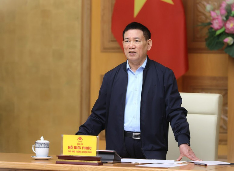 Vicepremier Ho Duc Phoc: Focus op en implementeer consequent oplossingen om de CPI in 2025 te beheren volgens het scenario met een stijging van ongeveer 3,3% ten opzichte van 2024. (Foto: VGP/Tran Manh) a-manh-a13i3816-17637216280921934420653.jpg