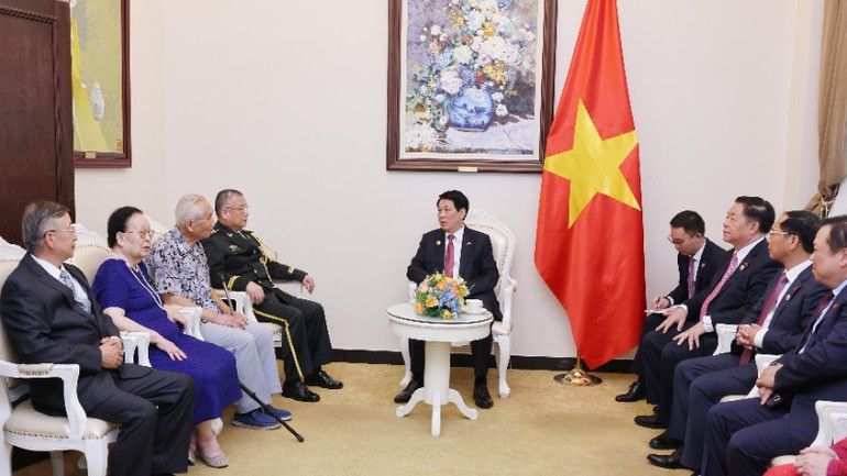 Chủ tịch nước Lương Cường tiếp đại diện gia đình nhân sĩ hữu nghị - tướng lĩnh cách mạng, chuyên gia, cố vấn Trung Quốc từng tham gia giúp đỡ Việt Nam. (Ảnh: Lâm Khánh/TTXVN) vna-potal-chu-tich-nuoc-luong-cuong-tiep-dai-dien-gia-dinh-nhan-si-huu-nghi-trung-quoc-8255641-6312.jpg