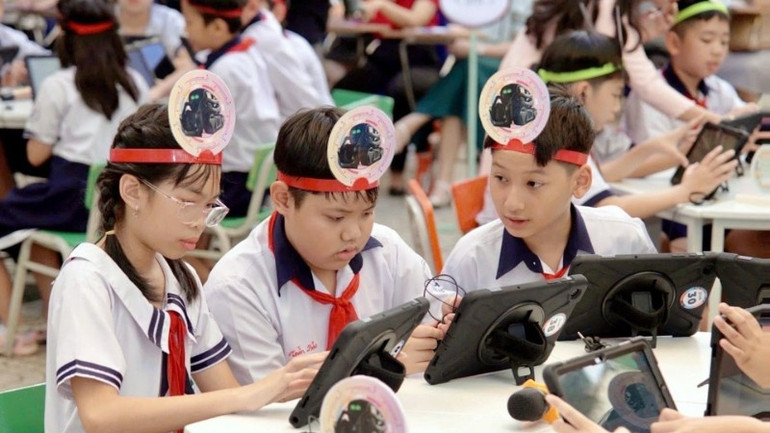 Việc ứng dụng AI trong giáo dục mở ra cơ hội mới cho dạy và học, đồng thời đặt ra thách thức trong đổi mới phương pháp, nội dung và quản lý. ai-1-7636.jpg