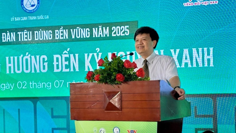 Tiến sĩ Tạ Đình Thi - Phó Chủ nhiệm Ủy ban Khoa học, Công nghệ và Môi trường của Quốc hội phát biểu tại Diễn đàn Tiêu dùng bền vững 2025. (Ảnh: CHÚC AN) 71d822faec4a5b14025b-3104.jpg