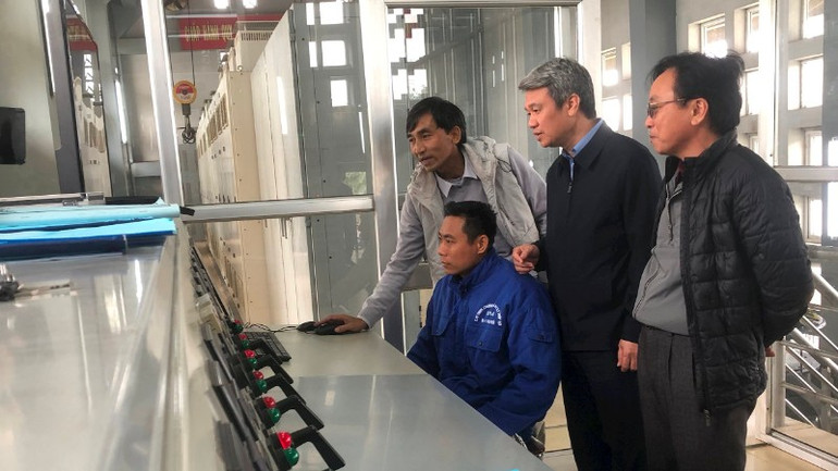 Với sự hỗ trợ đắc lực từ chuyển đổi số, công tác dự báo, cảnh báo sớm thiên tai ngày càng hiệu quả hơn giúp các bộ, ban, ngành, địa phương có đầy đủ thông tin để chỉ đạo, điều hành và hạn chế thấp nhất các rủi ro do thiên tai gây ra. chuyen-doi-so-818.jpg