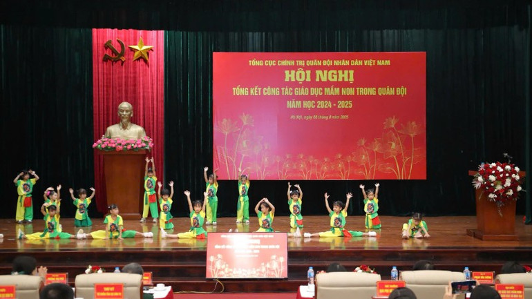 Tiết mục văn nghệ của các cháu mầm non tại Hội nghị tổng kết công tác giáo dục mầm non trong Quân đội năm học 2024-2025. d3361b29cd64453a1c75-8802.jpg