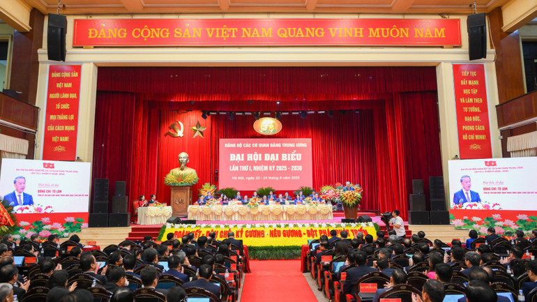 Tổng Bí thư Tô Lâm phát biểu tại Đại hội đại biểu Đảng bộ các cơ quan Đảng Trung ương lần thứ nhất. (Ảnh: THẾ ĐẠI) daihoi-4216-316.jpg