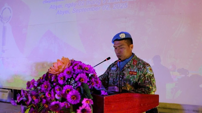 Trung tá Phạm Văn Hảo, Chỉ huy trưởng Lực lượng gìn giữ hòa bình Việt Nam tại Abyei đọc diễn văn ôn lại những mốc son chói lọi của Cách mạng Tháng Tám và Quốc khánh 2/9. 53c1cd1bfd0776592f16-671.jpg