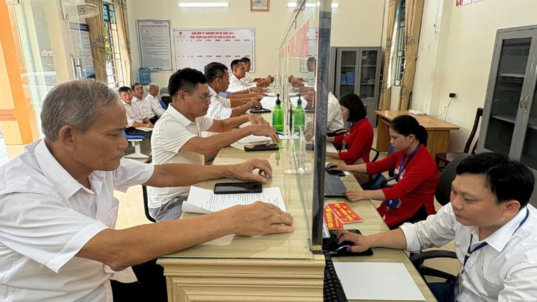 Sau một tháng triển khai, hiện mô hình chính quyền địa phương hai cấp cơ bản vận hành ổn định, hiệu quả. 1-hoan-thien-to-chuc-bo-may-va-hoat-dong-cua-chinh-quyen-cap-xa-3-4276.jpg