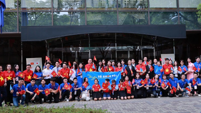 Các đại biểu tham dự Diễn đàn Thanh niên Việt Nam tại Nhật Bản lần thứ I chụp ảnh lưu niệm. 6c34ce3d226baa35f37a-745-3593.jpg