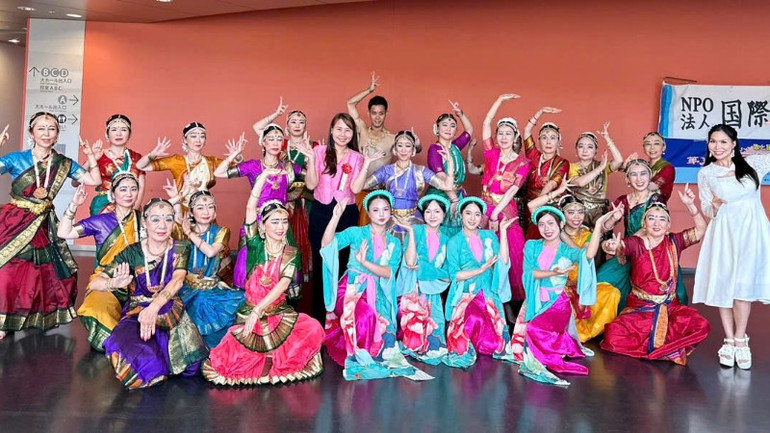 Hội người Việt Nam vùng Kansai ghi dấu ấn sâu sắc bằng những tiết mục mang đậm bản sắc văn hóa Việt Nam với hình ảnh áo dài, các bài dân ca, dân vũ và hình ảnh tươi đẹp về quê hương Việt Nam. dff71be5c4ed4db314fc-4188.jpg