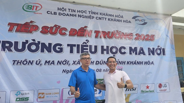 Doanh nhân Nguyễn Trọng Hiền (người mặc áo xanh), Giám đốc Kinh doanh Công ty Cổ phần Đầu tư Lê Bảo Minh. z7114610760099-b149060d650a1a2648f95bdfe36f1615-1650.jpg