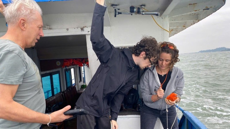 Πρακτική άσκηση φοιτητών από το Πανεπιστήμιο Επιστήμης και Τεχνολογίας του Ανόι στο Ντο Σον στο πλαίσιο του προγράμματος συνεργασίας με το Ινστιτούτο Έρευνας για την Ανάπτυξη (IRD). z7200270932466-5f4c9908cf8fe54ca33689832df06f34-3588.jpg