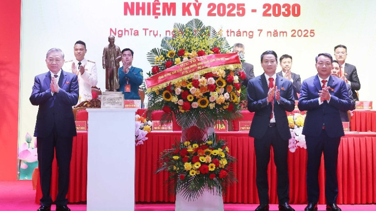 vna-potal-tong-bi-thu-du-dai-hoi-dai-bieu-dang-bo-xa-nghiem-tru-lan-thu-nhat-8147609-3046.jpg