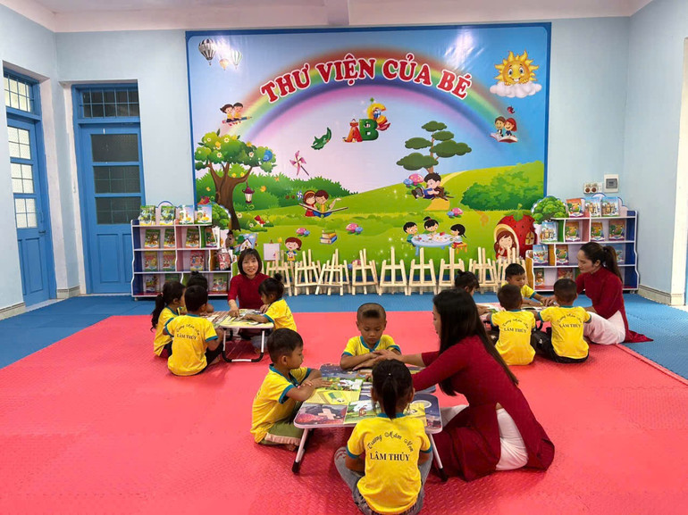 Sponsorlar, Lam Thuy Anaokulu'ndaki z7323812849746-f462bf4b0484b73c3029d76a0503d498.jpg