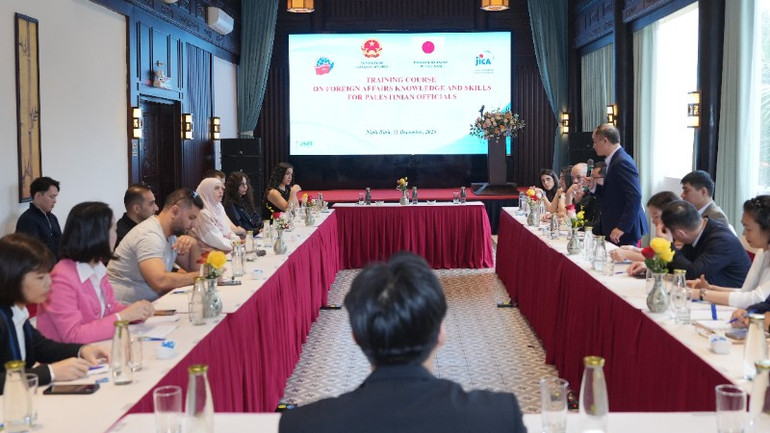 V rámci školení se účastníci zúčastnili exkurze do Ninh Binh, kde se seznámili s udržitelným rozvojem a zkušenostmi s ochranou kulturního dědictví. (Foto: JICA) 2-243.jpg