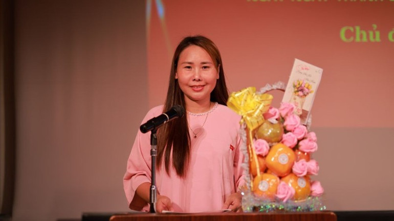 Ms. Le Thuong - President of the General Association of Vietnamese in the Kansai region spoke at the program. le-thuong-1481.jpg