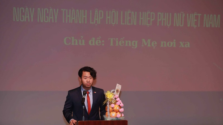 Mr. Nguyen Dang Hoang - Deputy Consul in charge of community, Consulate General of Vietnam in Osaka spoke at the program. z7132988662836-b2f362833030d88eb7ee847d51b8ff25-8319.jpg
