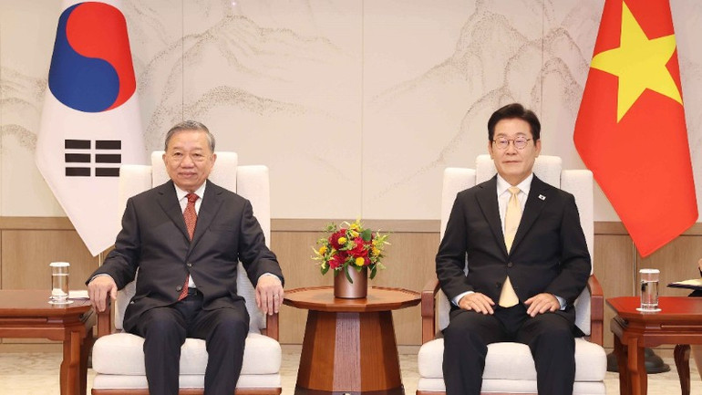 Tổng Bí thư Tô Lâm hội đàm hẹp với Tổng thống Hàn Quốc Lee Jae Myung. (Ảnh: Thống Nhất/TTXVN) tbt4-2602.jpg
