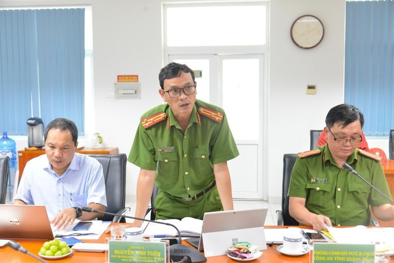 Thượng tá Nguyễn Anh Tuấn - Phó Trưởng phòng 07 (Phòng Cảnh sát phòng cháy chữa cháy và cứu nạn cứu hộ - Công an tỉnh Quảng Ngãi) phát biểu tại buổi làm việc. image.jpg