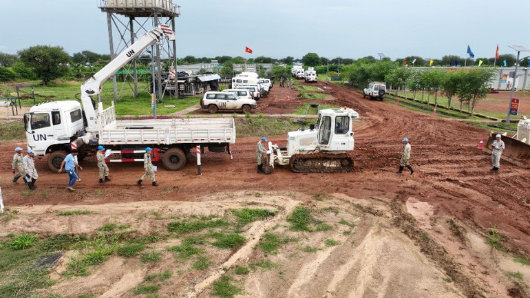 Các thiết bị, phương tiện của Đội Công binh số 3 đều trong điều kiện và tình trạng hoạt động tốt dù đang trong mùa mưa. dcb1-2606.jpg