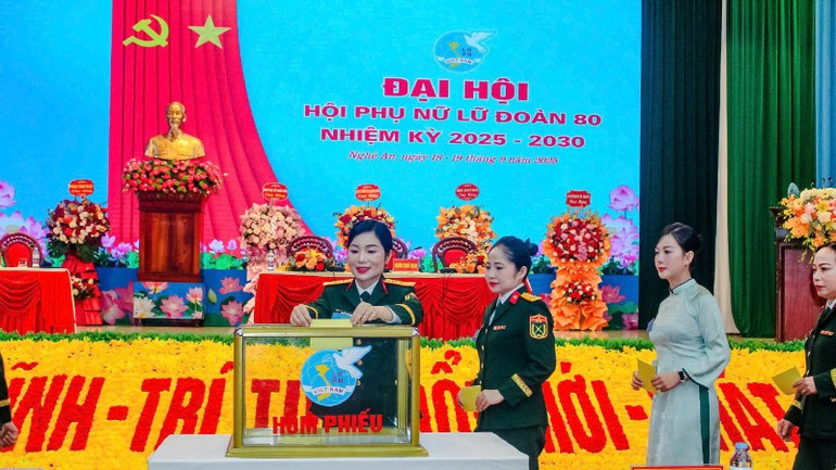 Các đại biểu tiến hành bỏ phiếu tại Đại hội. 73f7d4086e66e438bd77-9007.jpg