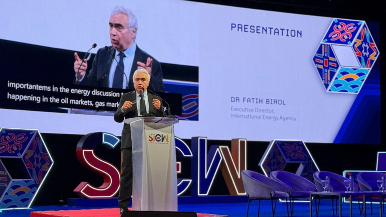 International Energy Agency (IEA) Executive Director Dr. Fatih Birol speaks at the opening ceremony of SIEW 2025. giam-doc-dieu-hanh-co-quan-nang-luong-quoc-te-iea-tien-si-fatih-birol-tai-le-khai-mac-siew-2025-498.jpg
