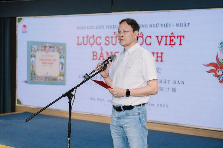 Herr Bui Tuan Nghia, Direktor des Kim Dong-Verlags, sprach bei der Buchvorstellungszeremonie am Morgen des 19. Juni. nghia.jpg