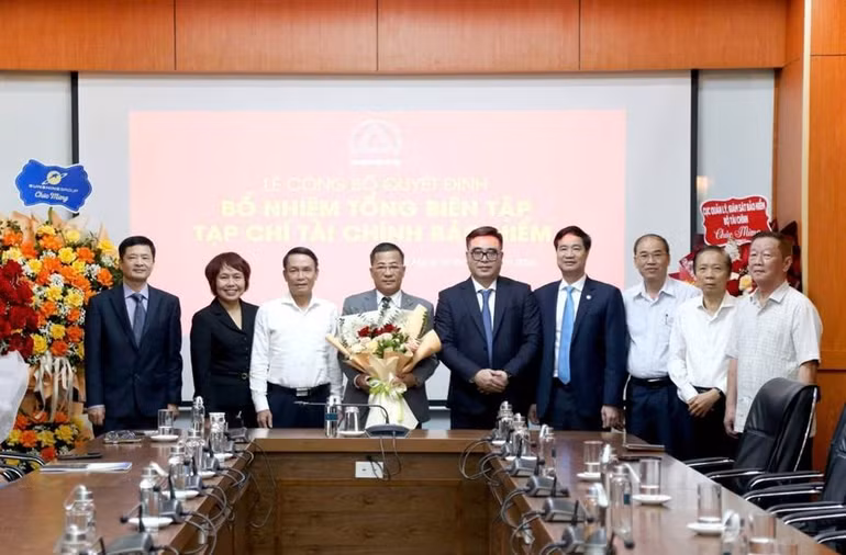 Bổ nhiệm nh&agrave; b&aacute;o Nguyễn Phong Cầm giữ chức vụ Tổng Bi&ecirc;n tập Tạp ch&iacute; T&agrave;i ch&iacute;nh-Bảo hiểm- Ảnh 2.