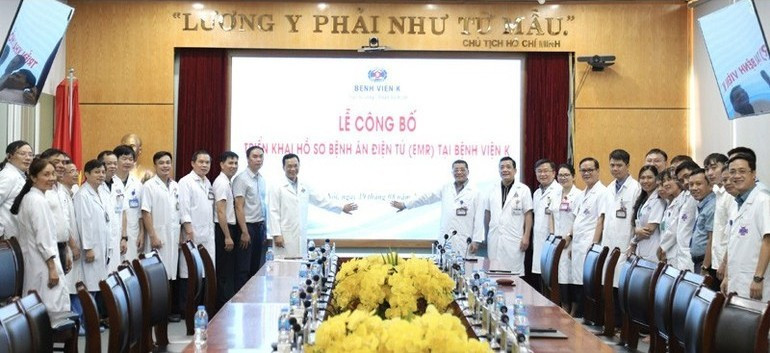 Các đại biểu chụp ảnh lưu niệm tại Lễ công bố. image.jpg