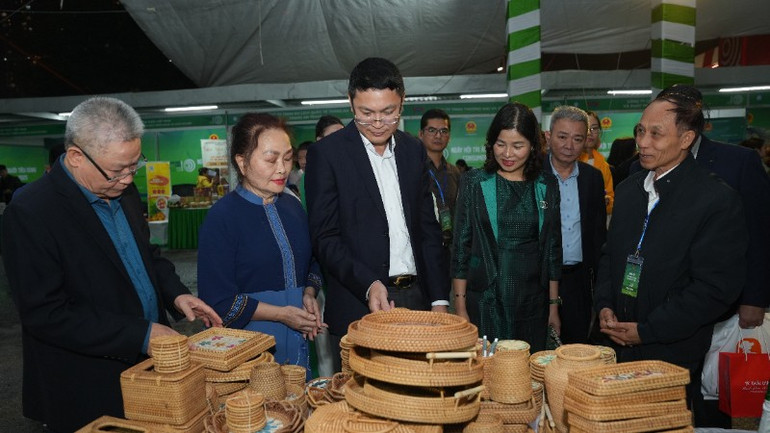 Ngày hội tri ân người tiêu dùng không chỉ thể hiện lòng biết ơn tới khách hàng mà còn là cơ hội kết nối, lắng nghe, chia sẻ và cùng kiến tạo các giá trị tiêu dùng bền vững giữa doanh nghiệp và cộng đồng. dsc07545-5174.jpg