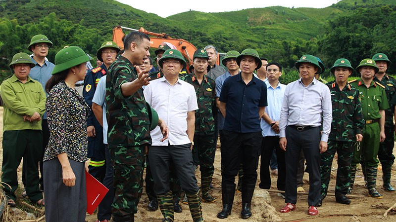Phó Thủ tướng Lê Thành Long kiểm tra công tác khắc phục thiên tai tại xã Chiềng Sơ, tỉnh Sơn La.