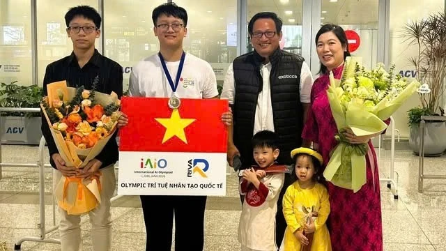 Học sinh Việt Nam giành Huy chương Bạc Olympic AI quốc tế tại Slovenia