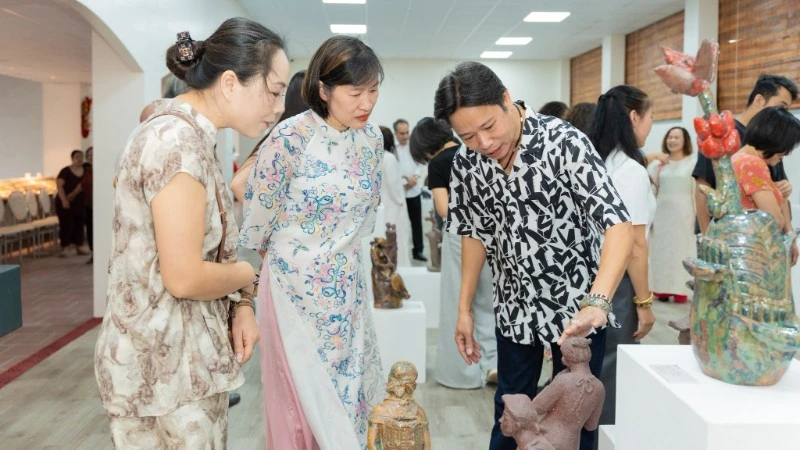 Triển lãm 'Ngôn ngữ của đất': Gốm nghệ thuật đương đại hội tụ và lan tỏa