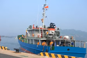 Tàu KT705 cập cảng Cam Ranh. (Ảnh: CTV)