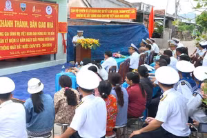 Quang cảnh buổi bàn giao nhà. (Ảnh: CTV) 