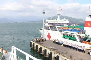 Các tàu chuẩn bị rời cảng thực hiện nhiệm vụ. (Ảnh: CTV HQ) 