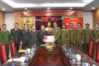 Công an tỉnh Hủa Phăn (Lào) trao tặng quà, chúc Tết Công an tỉnh Thanh Hóa.