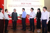 Các ứng cử viên đại biểu Hội đồng nhân dân tỉnh Thanh Hóa khóa XIX tiếp xúc, trao đổi với cử tri xã Thọ Xuân.