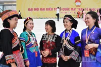 Các đại biểu từ khắp mọi miền đất nước về dự Đại hội đại biểu toàn quốc Mặt trận Tổ quốc Việt Nam lần thứ X. 