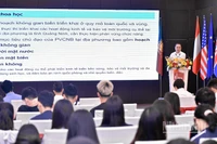 Các chuyên gia trình bày tham luận tại hội thảo.